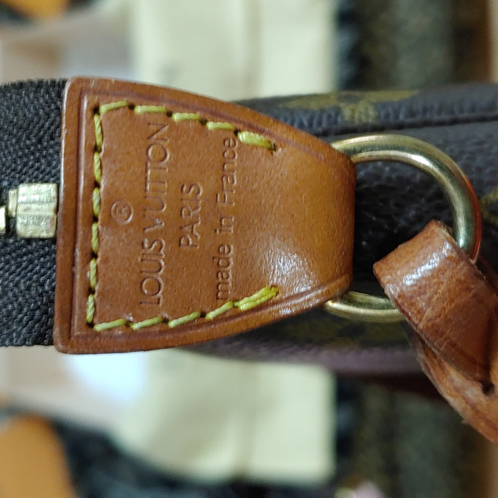 SOLD - 💯% AUTHENTIC VINTAGE LOUIS VUITTON POCHETTE - Picture 4 of 11